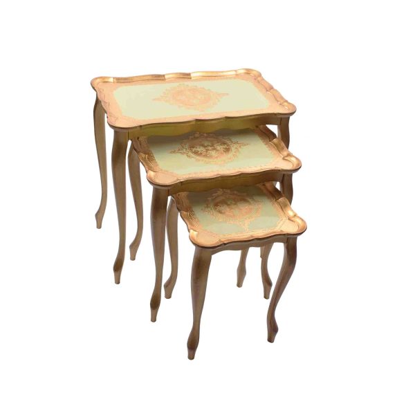 طقم طاولات خشب إيطالي ثلاث قطع لون ذهبي تيفاني